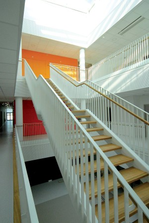 Institut Laue-Langevin -  Détail escalier intérieur